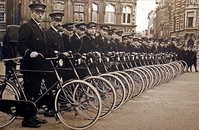 NVD-Beveiligingen-anno-1909-Fietsen-Haarlem-grote-markt-historie